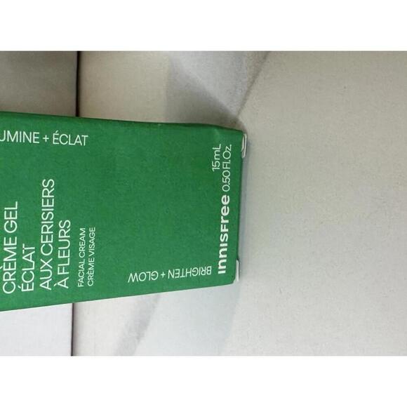 Innisfree Cherry Blossom Glow jelly cream (travel size) - Picture 2 of 3